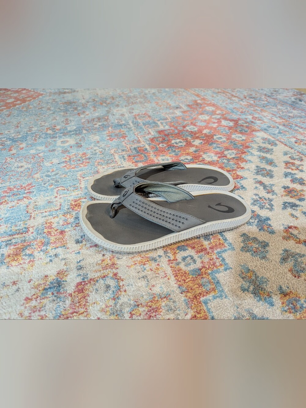 OluKai Ulele Mens 9/10? Water Ready Beach Sandals Flip Flops Stone Gray